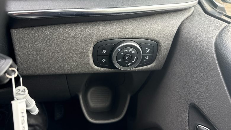 Ford Tourneo Custom Transit Custom Tourneo L2 Diesel Fwd 2.0 EcoBlue Hybrid 130ps L/R 8 Seater Titanium